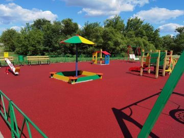 Смонтированная большая детская площадка с EPDM покрытием и разнообразным игровым оборудованием 2024