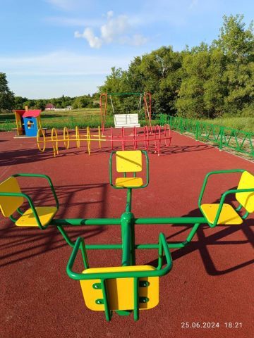 Смонтированная большая детская площадка с EPDM покрытием и разнообразным игровым оборудованием 2024