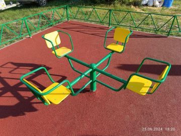 Смонтированная большая детская площадка с EPDM покрытием и разнообразным игровым оборудованием 2024